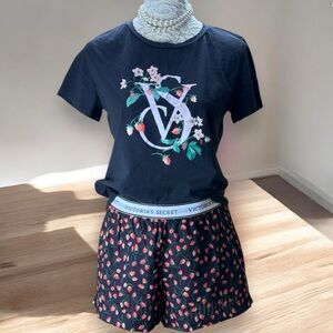 Victoria's Secret Women's‎ Small Pajama Set  Floral Logo Tee & Shorts Strawberry